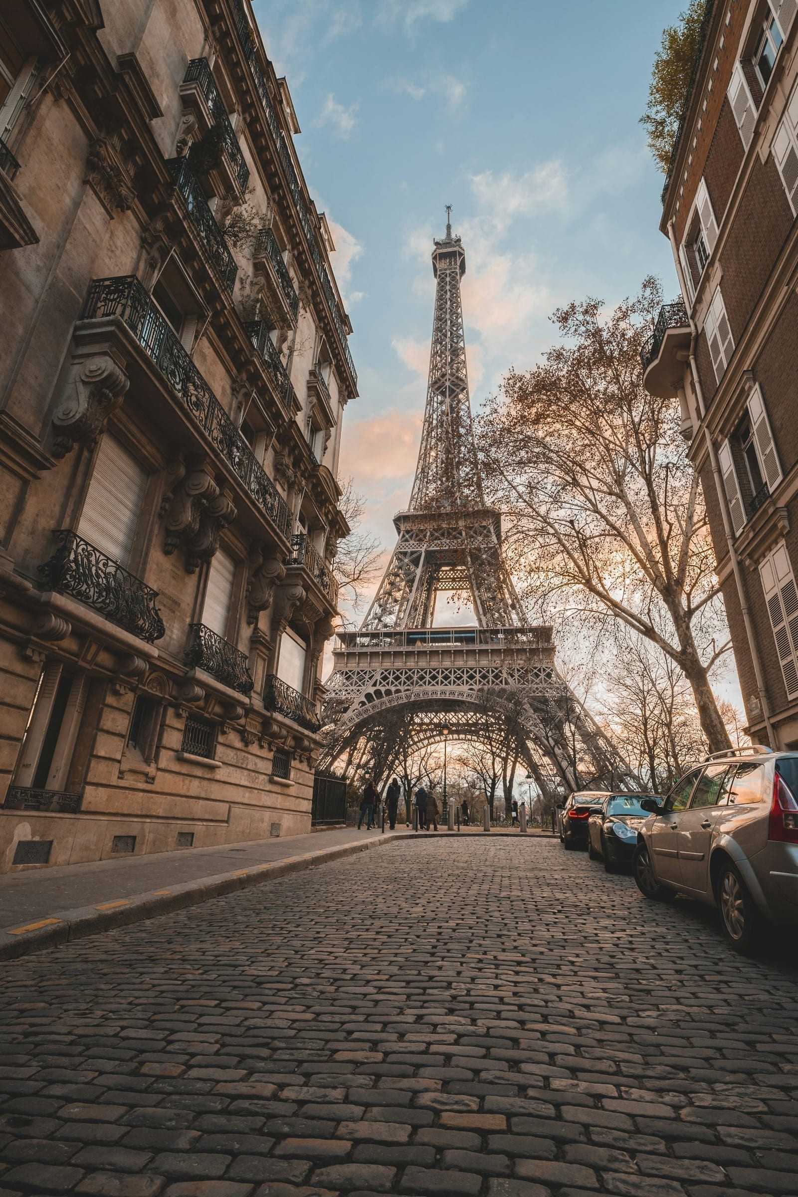 Personal shopping during Paris Fashion Week: acquisition, made to measure
